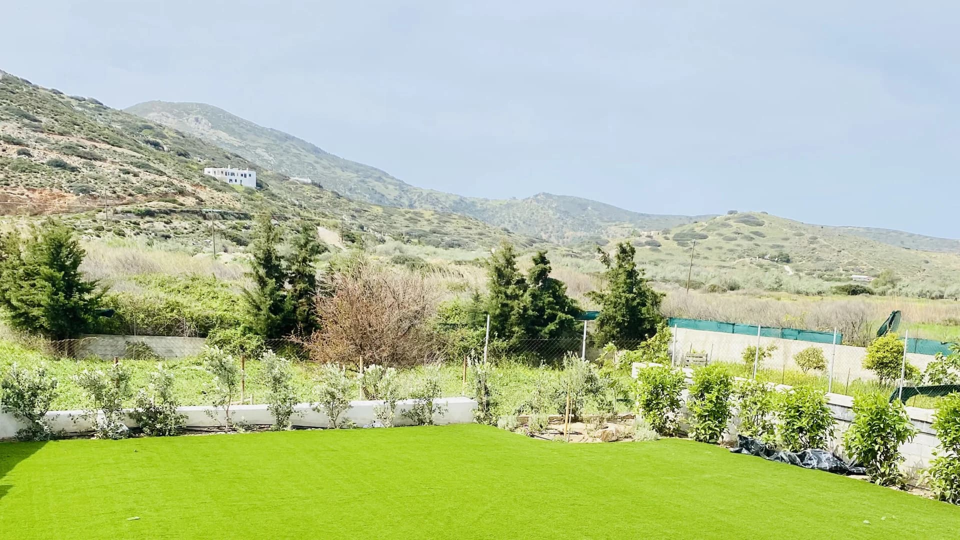Morfeas Luxury Rooms Complex - Garden with mountain views